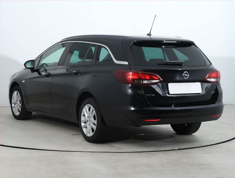 Opel Astra (2019) 1.6 CDTI, Tempomat - fotka 4 z 18