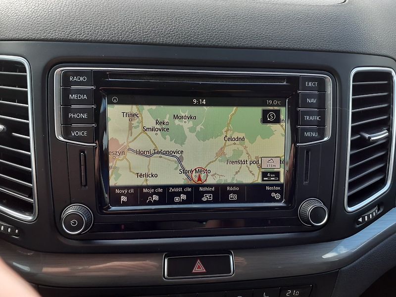 Volkswagen Sharan (2017) 2.0 TDI 4X4 DSG 7 MÍST. - fotka 13 z 48