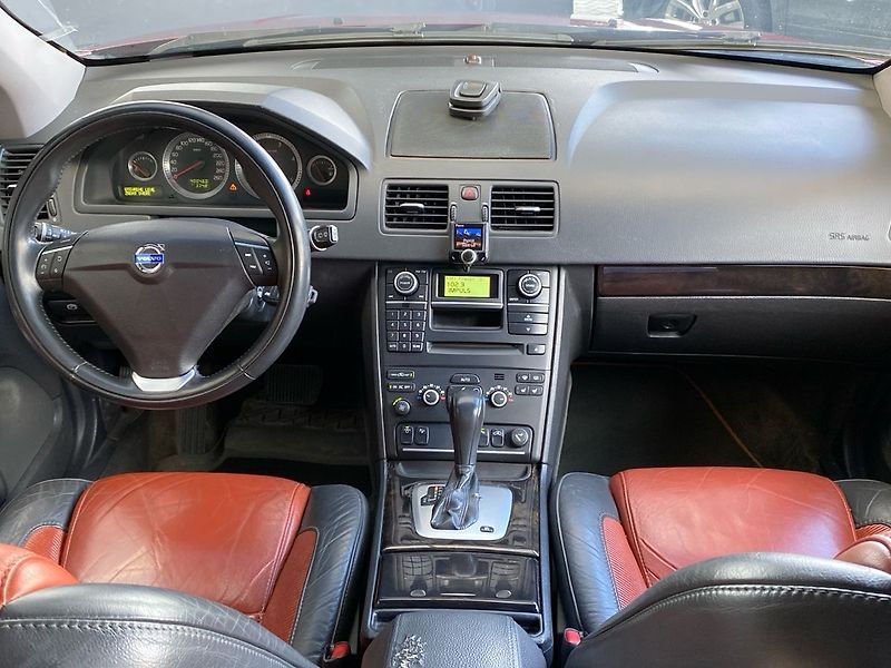 Volvo XC90 D5 AWD SUMMUM - fotka 10 z 26
