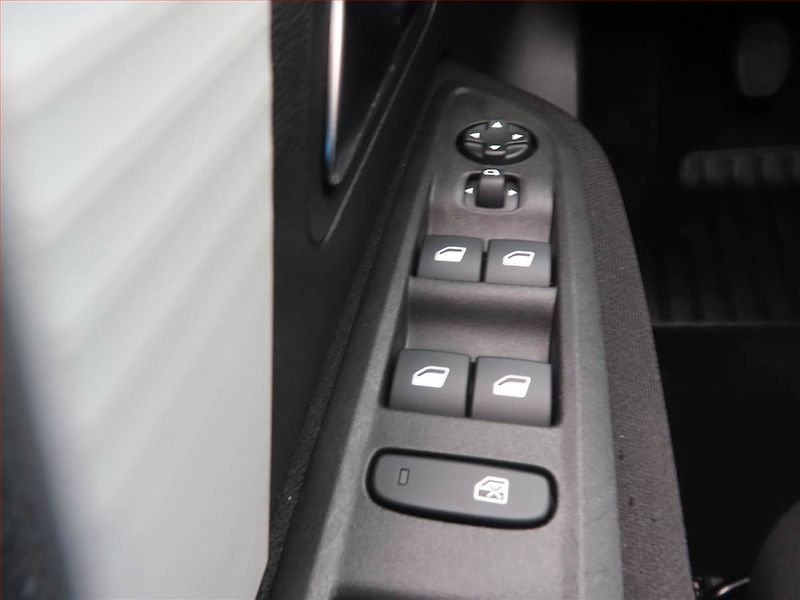 Citroën C4 (2025) Feel 1.2 PureTech, ČR,1.maj - fotka 16 z 16