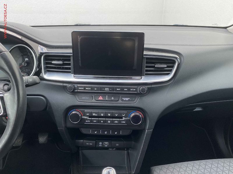 Kia Ceed (2019) 1.4 T-GDi, Navi, kamera - fotka 12 z 18