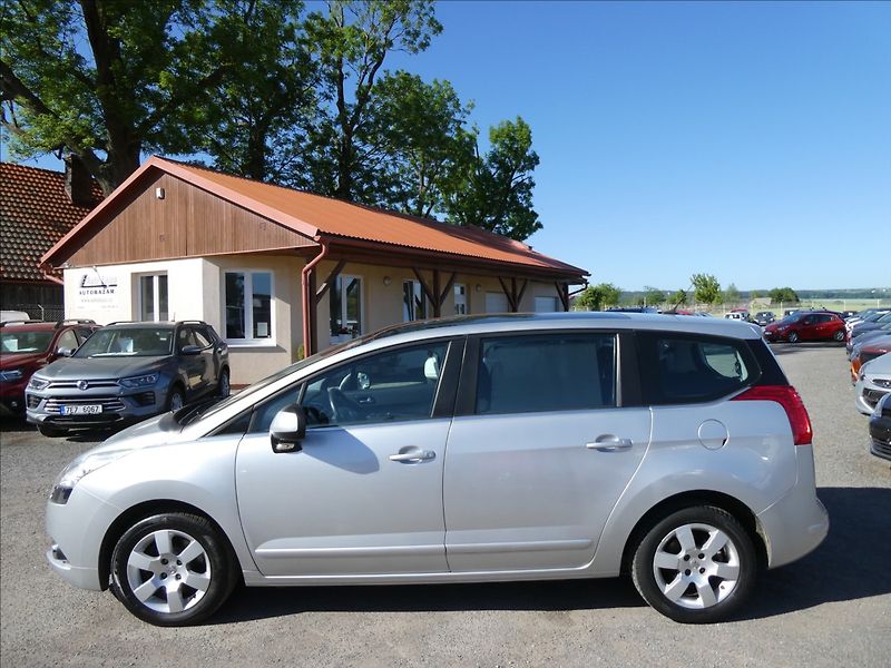 Peugeot 5008 1,6 16V 115kW Panorama,po serv - fotka 6 z 44