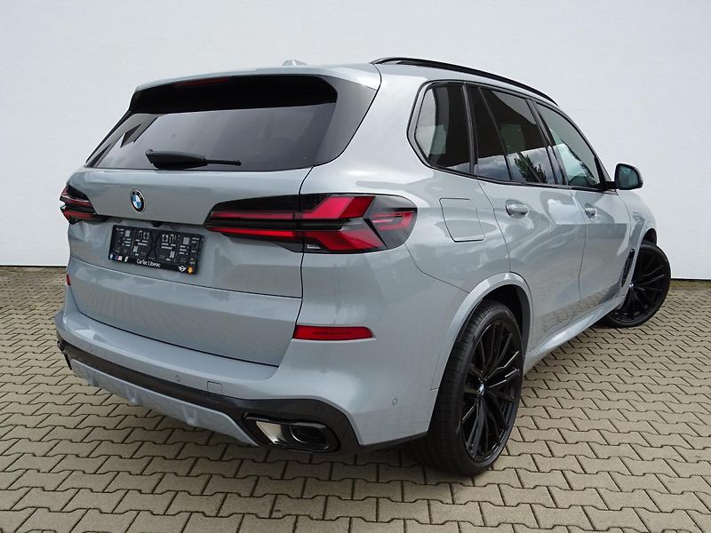 BMW X5 xDrive30d - fotka 3 z 6