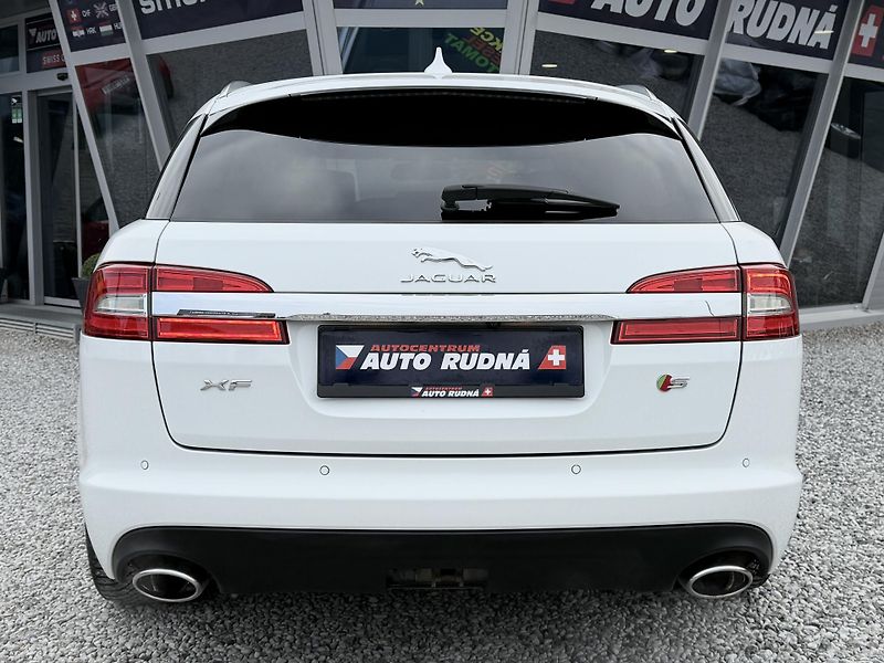 Jaguar XF 3,0 V6 Sportbrake REZERVACE - fotka 9 z 37