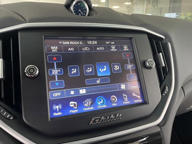 Maserati Ghibli SQ4 302kW*V6*KeyLess*TopStav - fotka 22 z 38