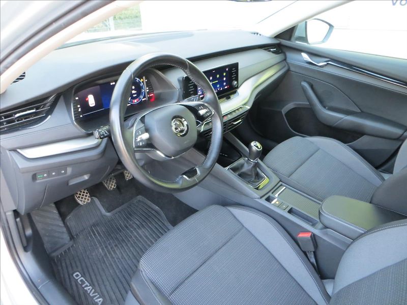 Škoda Octavia 2,0 TDI 85kW Ambition ČR - fotka 13 z 27