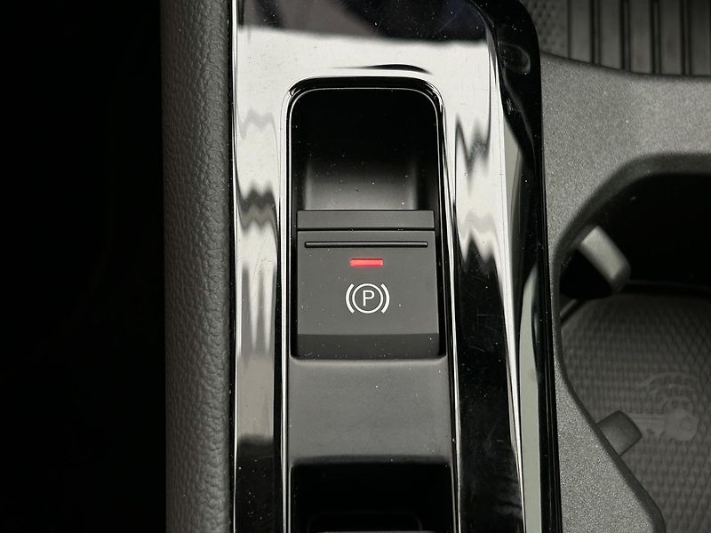 Škoda Superb 2.0 TDi L & K - fotka 19 z 33