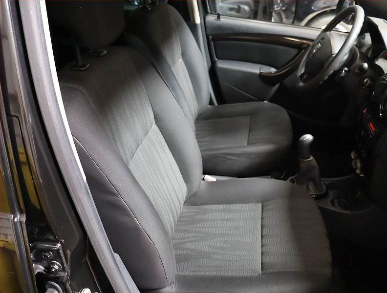 Dacia Duster (2010) 1.6 16V - fotka 9 z 14