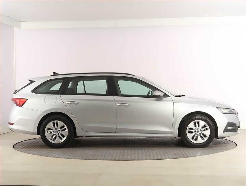 Škoda Octavia (2023) Ambition 2.0 TDI, ČR,1.maj - fotka 6 z 25