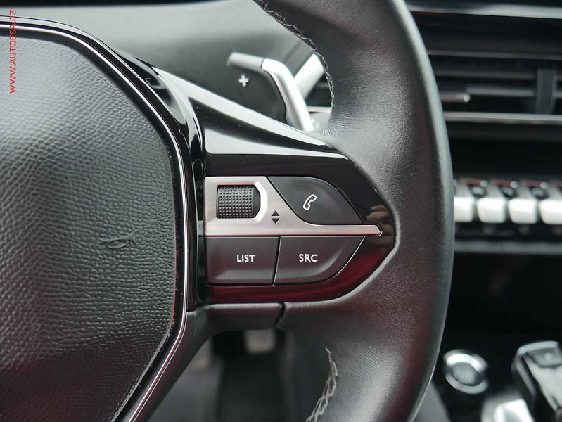 Peugeot 5008 (2022) 1.5HDi, ČR, Allure, AT, LED - fotka 20 z 25
