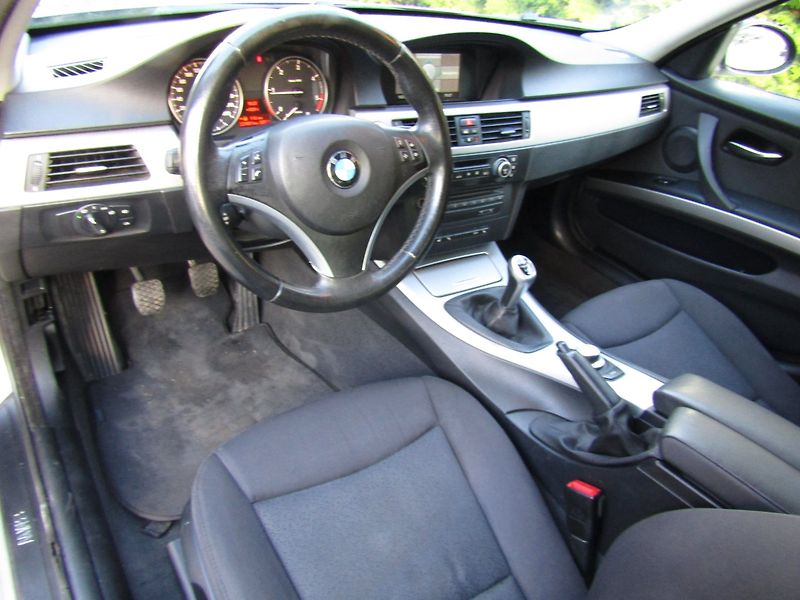 BMW Řada 3 (2008) 2.0D 130kW  2 SADY KOL - fotka 13 z 43