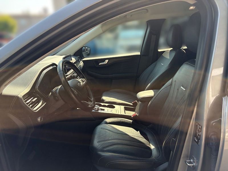 Ford Kuga 4x4 2,5HEV VIGNALE TOP VÝBAVA - fotka 7 z 20