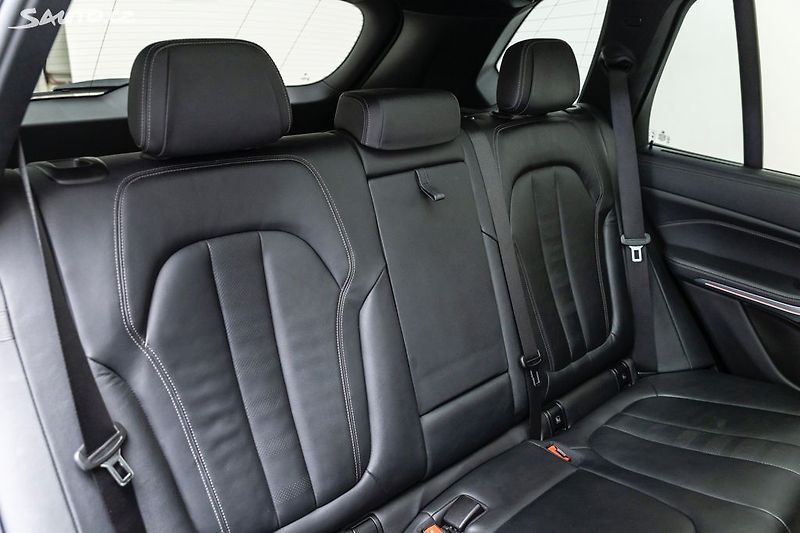 BMW X5 xDrive40d*vzduch*pano*záruka - fotka 15 z 44