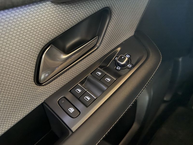 Opel Grandland Hybrid 1.2 Turbo 100kW GS DCT - fotka 30 z 34
