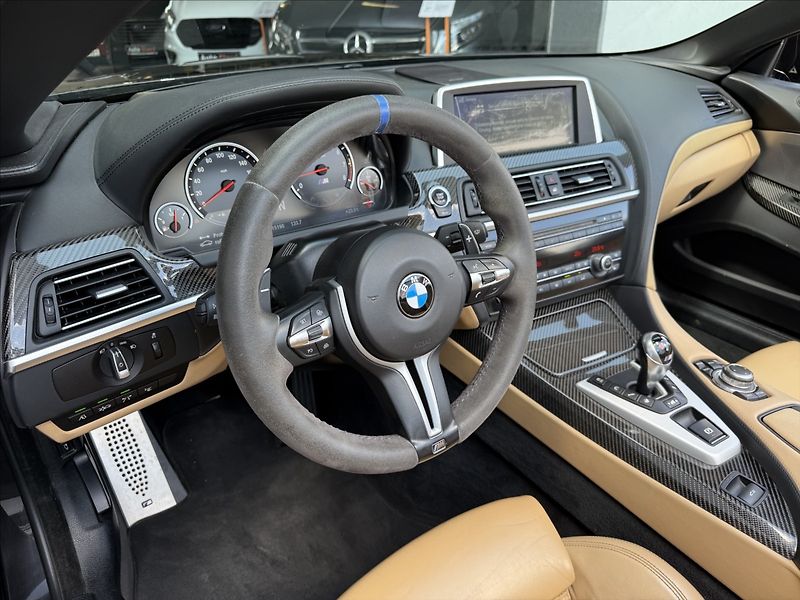 BMW M6 4,4 V8 412kW individual - fotka 16 z 30