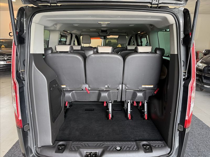 Ford Tourneo Custom 2,2 TitaniumX,114kW,1maj,po se - fotka 24 z 31