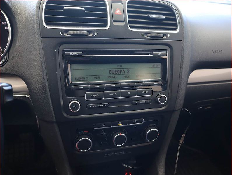 Volkswagen Golf (2011) 1.6 TDI, Serv.kniha - fotka 12 z 14