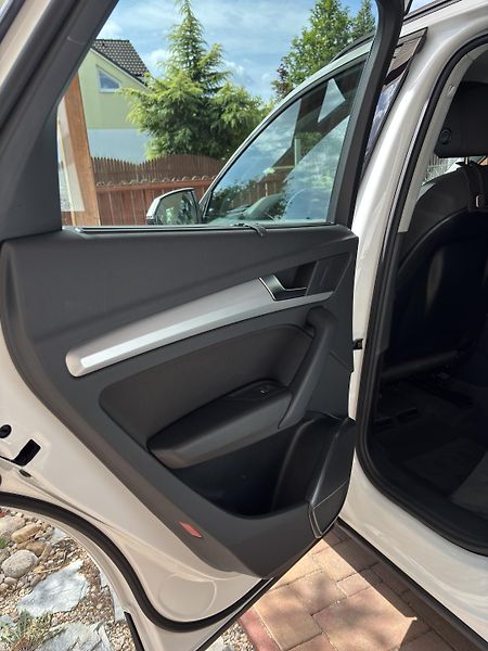 Audi Q5 (2023) 2.0 55TFSI e 220kW 4x4 - fotka 20 z 25