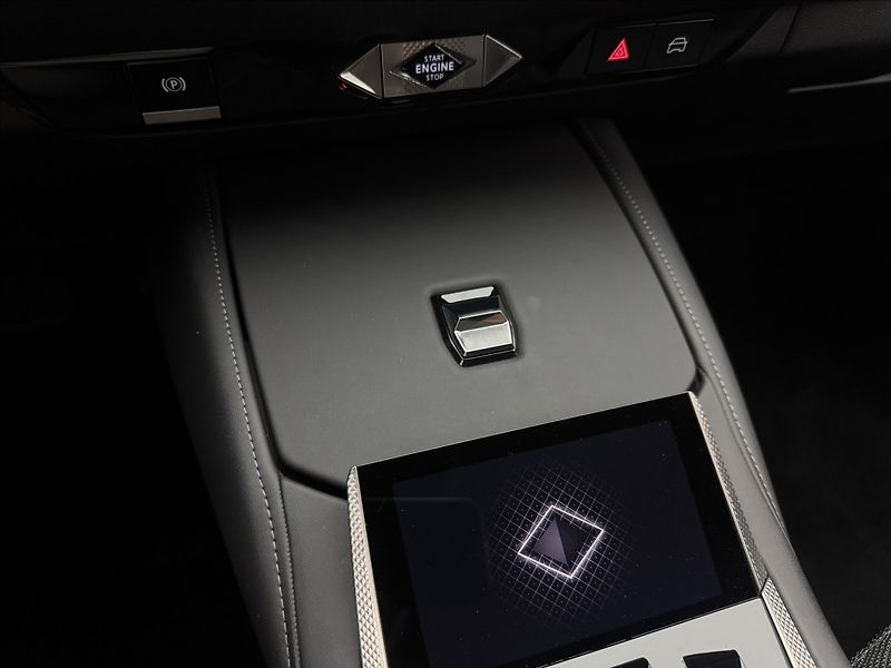 DS Automobiles DS4 1,5 DPH HUD TROCADERO AT8 ČR - fotka 26 z 47