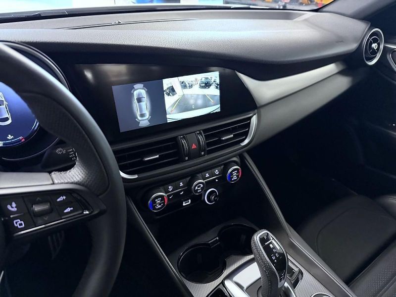 Alfa Romeo Giulia (2025) 2.2 JTDm 210k AT8 ZF Q4 4x4 Sp - fotka 13 z 19