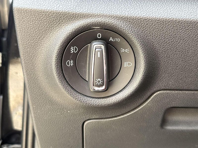 Škoda Kamiq (2022) 1.0 TSI Ambition - fotka 16 z 27