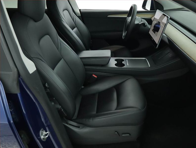 Tesla Model Y (2022) Long Range AWD 79kWh, SoH 90% - fotka 9 z 21