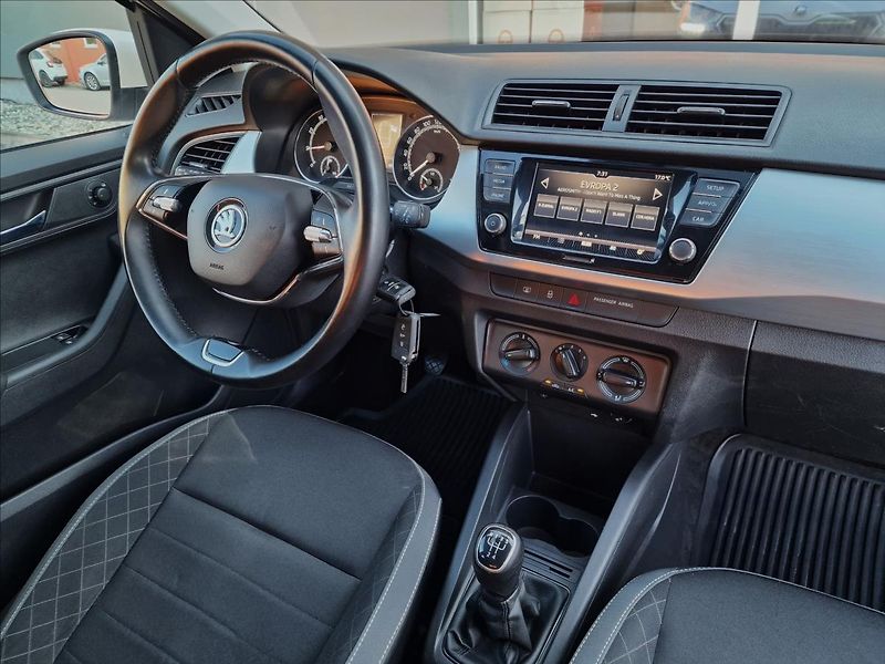 Škoda Fabia 1.0 TSI Ambition,ČR,1.Majitel - fotka 39 z 50