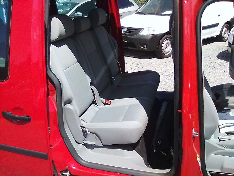 Volkswagen Caddy (2009) 1.4i 16V / LPG, 7.míst, závěs - fotka 25 z 38