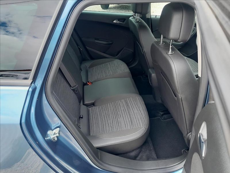 Opel Astra 1,6 TDCI 100kW SPORTS TOURER - fotka 26 z 51