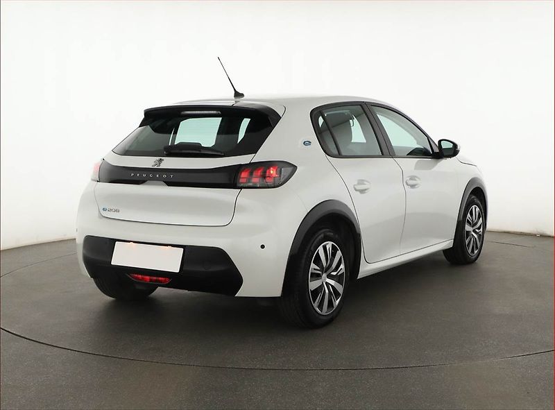 Peugeot 208 (2020) Active 50 kWh, SoH 92% - fotka 5 z 19