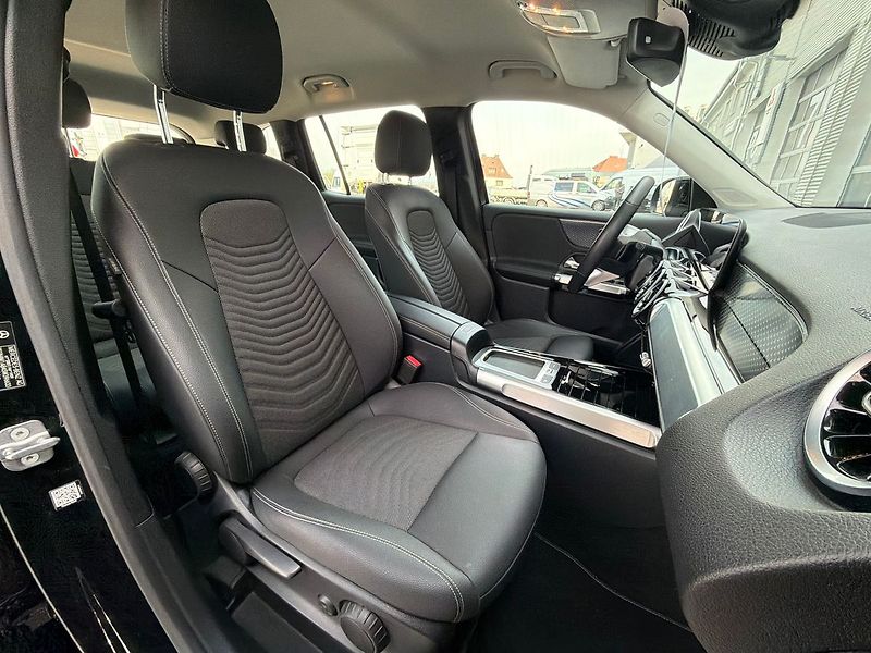 Mercedes-Benz GLB 180d - fotka 28 z 32