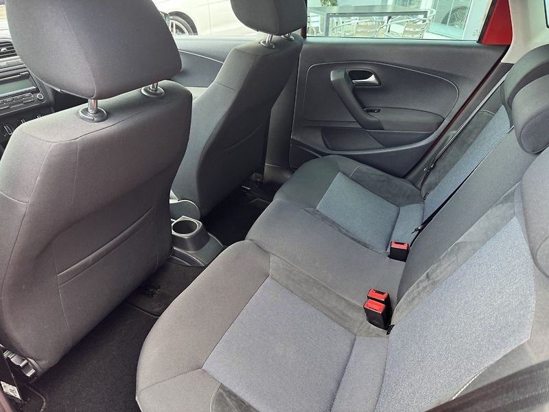 Volkswagen Polo (2011) 1.4i Style Klima Panorama - fotka 23 z 48
