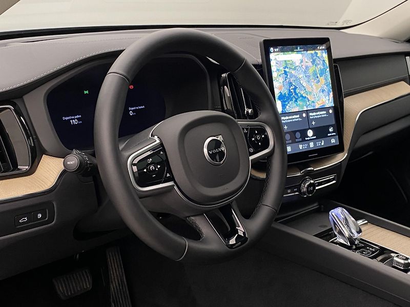 Volvo XC60 T8 AWD RECHARGE DARK ULTRA CZ - fotka 4 z 61