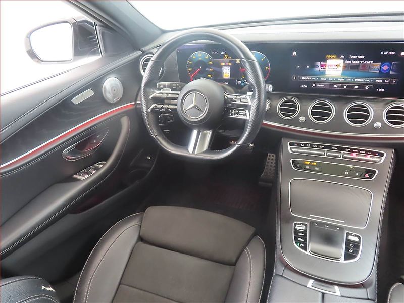 Mercedes-Benz Třídy E (2021) E 220 d 4MATIC - fotka 7 z 17