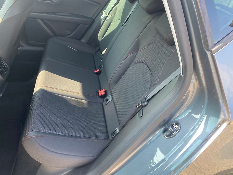 Seat Leon (2013) 1.8 TSi 132kW - fotka 19 z 39
