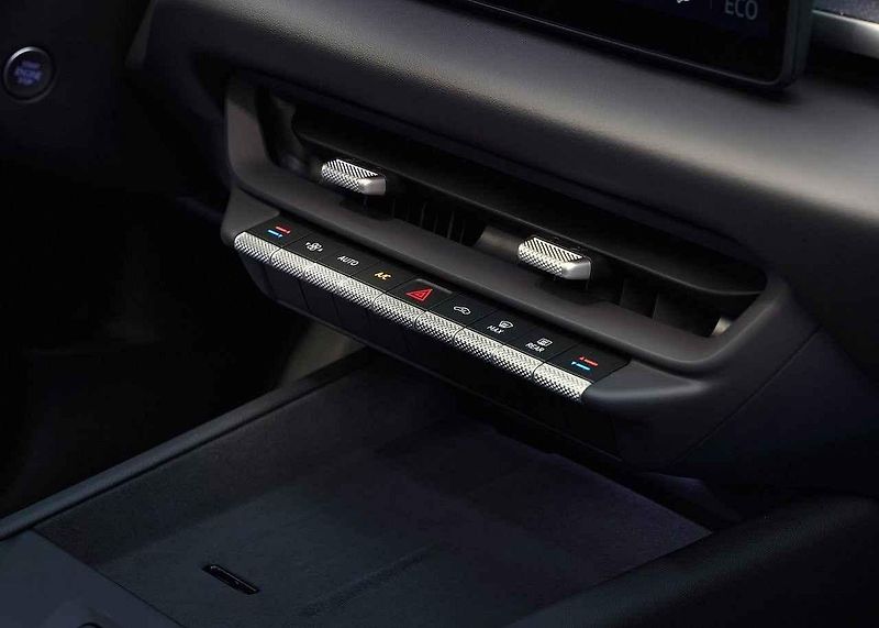 Elektrický Volkswagen třídy Golf teď nabídne jak dobré jízdní vlastnosti, tak příjemný interiér.