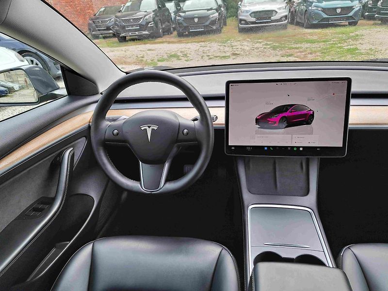 Tesla Model 3 RWD LED ACC 18ALU NAVI SOH91%  - fotka 12 z 16