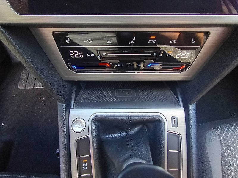 Volkswagen Passat (2021) 2.0 TDI, 110 kW tažné LED manu - fotka 11 z 26