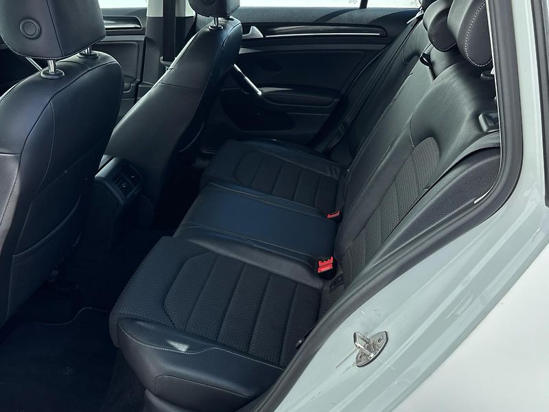 Volkswagen Golf HIGHLINE DSG - fotka 8 z 24