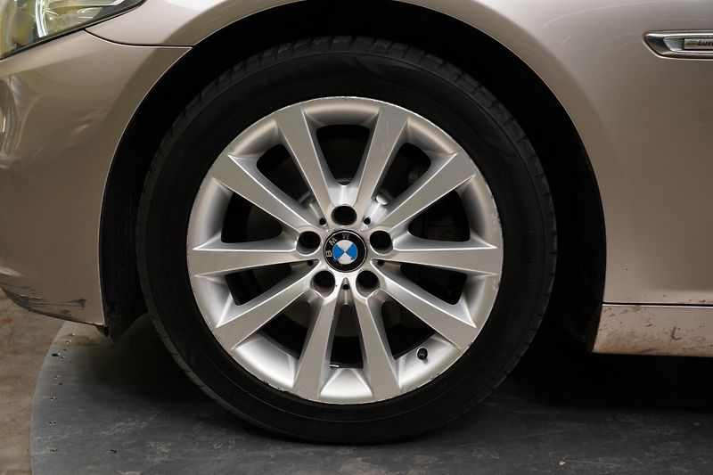 BMW Řada 5 - fotka 10 z 25