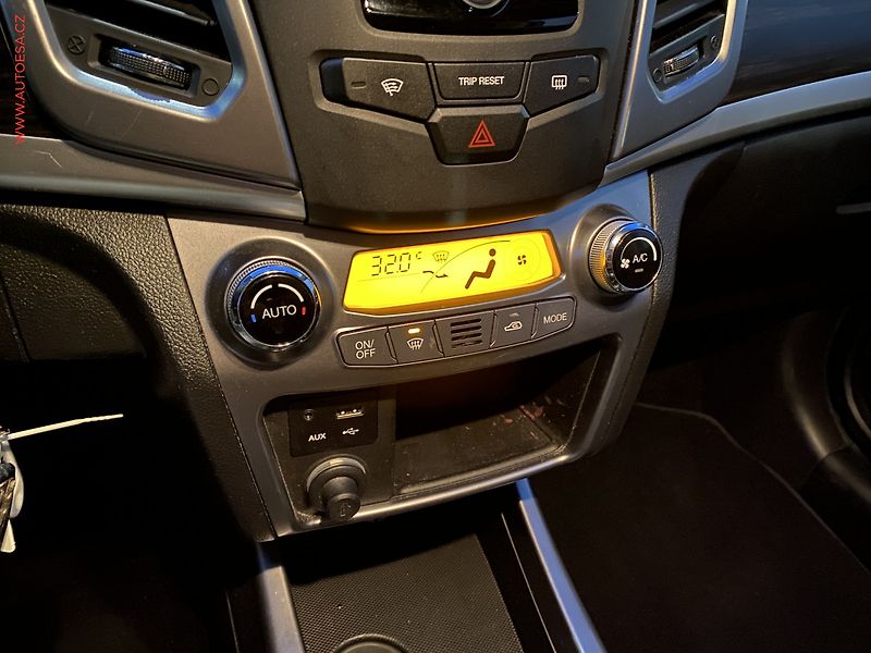 SsangYong Korando (2015) 2.0 e-XDi AWD, AC, TZ, park - fotka 16 z 17