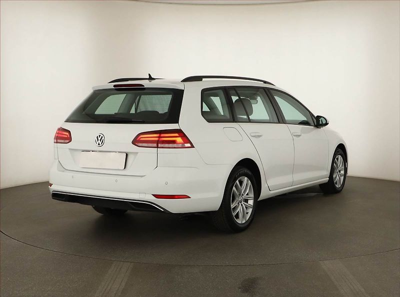 Volkswagen Golf (2020) 2.0 TDI, Automat, Serv.kniha - fotka 5 z 16