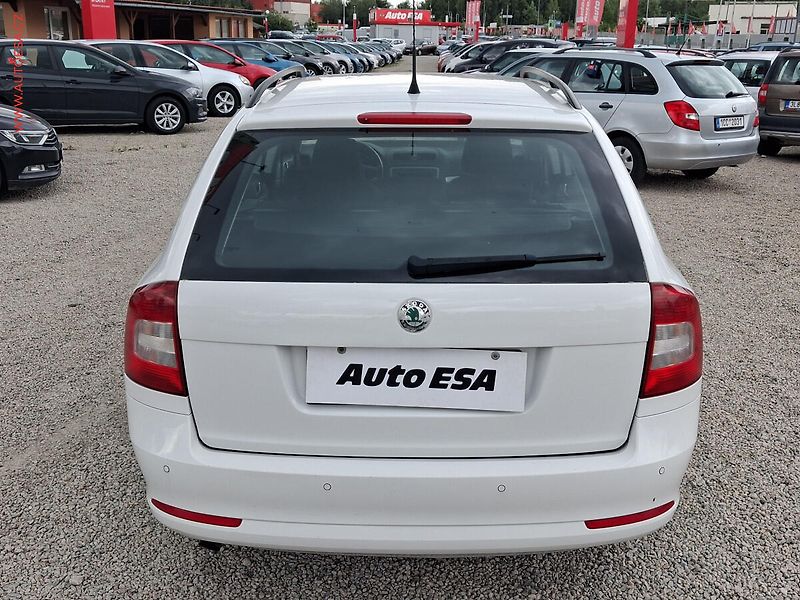 Škoda Octavia (2010) 1.6 TDi, 2.maj,ČR, AC, park - fotka 5 z 18