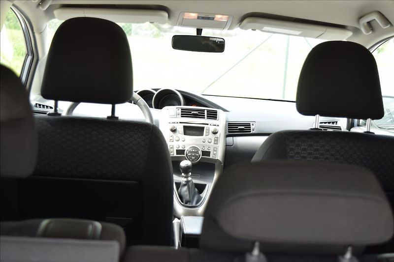 Toyota Verso 1,6 i 97KW NÍZKÉ KM 2XKOLA - fotka 27 z 48