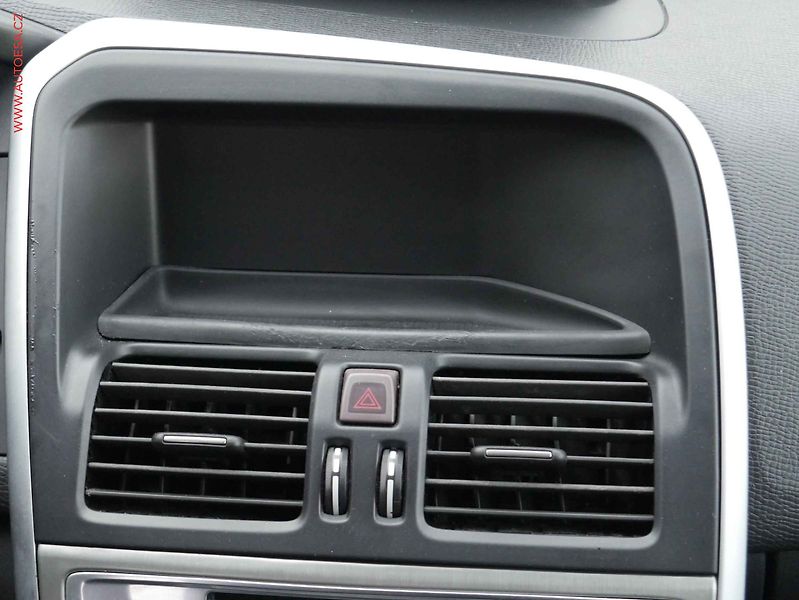 Volvo XC60 (2009) 2.4D AWD, AT, park.čidla - fotka 11 z 15