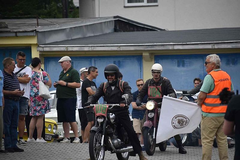 Hippies v broučku, Velorex i Praga ozdobily sraz veteránů v Rožnově pod Radhoštěm.