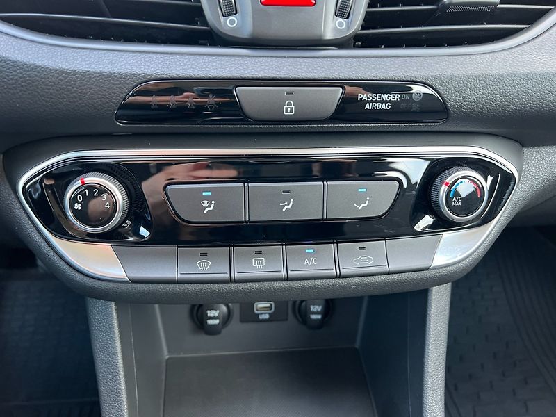 Hyundai i30 (2023) Com.1.0T-GDi Comfort! ČR+1maj. - fotka 16 z 34