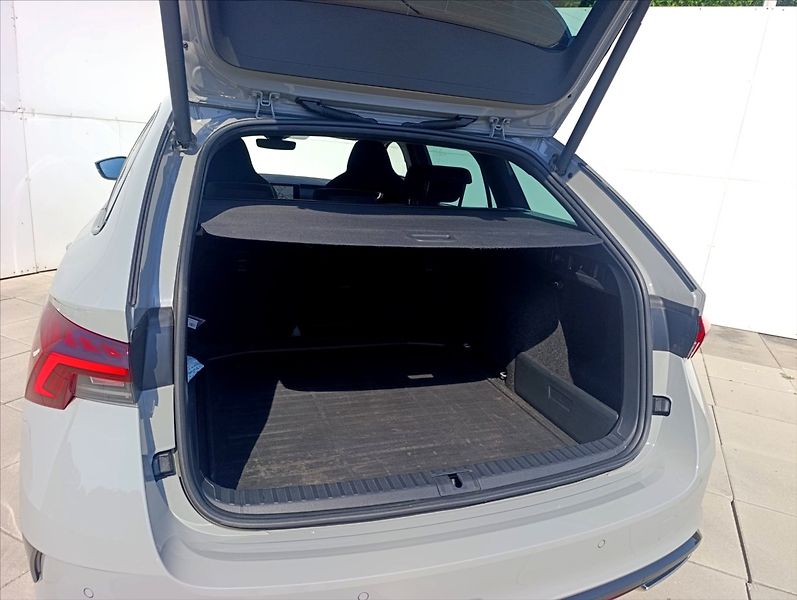 Škoda Octavia 2,0 TDi RS DSG Kamera 1maj. ČR - fotka 9 z 40