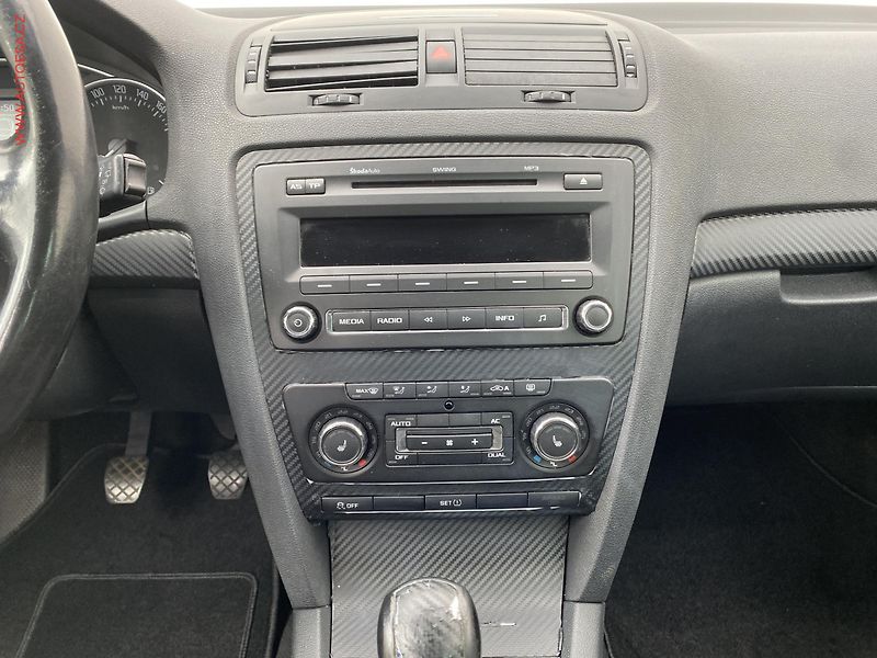 Škoda Octavia (2010) 1.4TSi, Ambiente - fotka 12 z 16