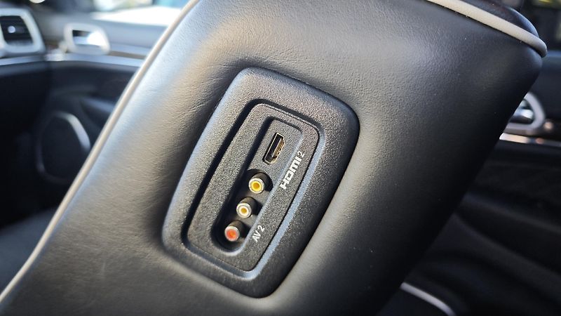 Jeep Grand Cherokee (2019) 3,0 CRD Summit ČR, 1.maj.  - fotka 19 z 49